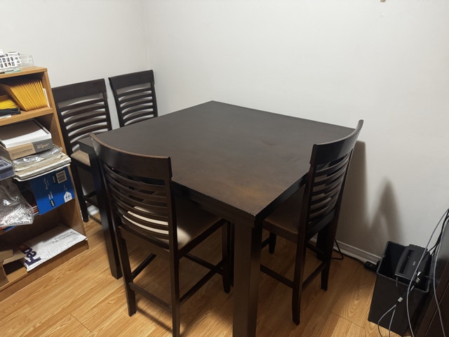 Kitchen Table with 4 Chairs