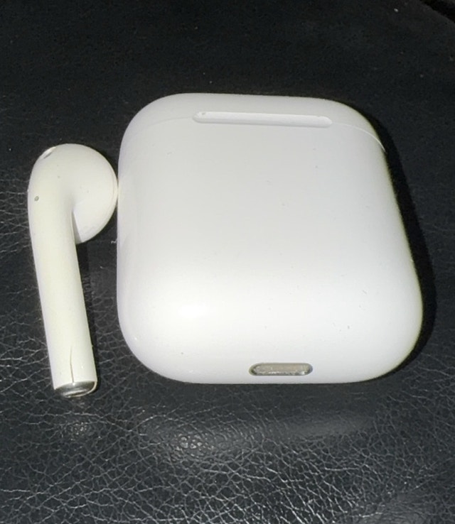 Apple AirPods 1st gen - photo 2