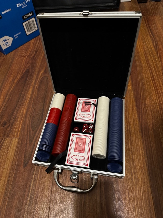 Poker Set NEVER USED