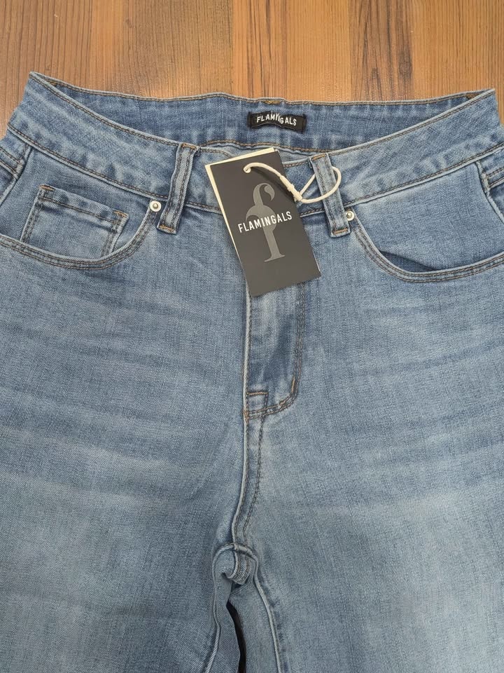 BNWT Flamingals Curvy Cropped Jeans - Patterned Hem - photo 3