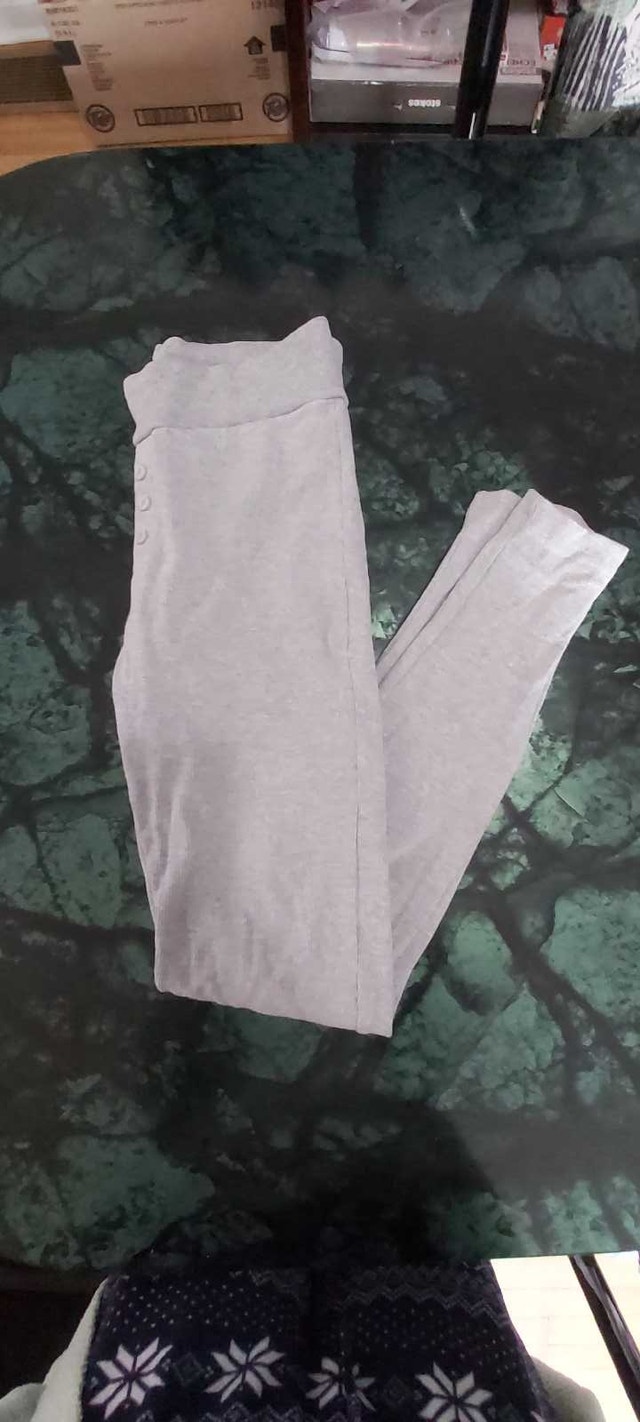 Women's Pants Size 10-12 / Medium