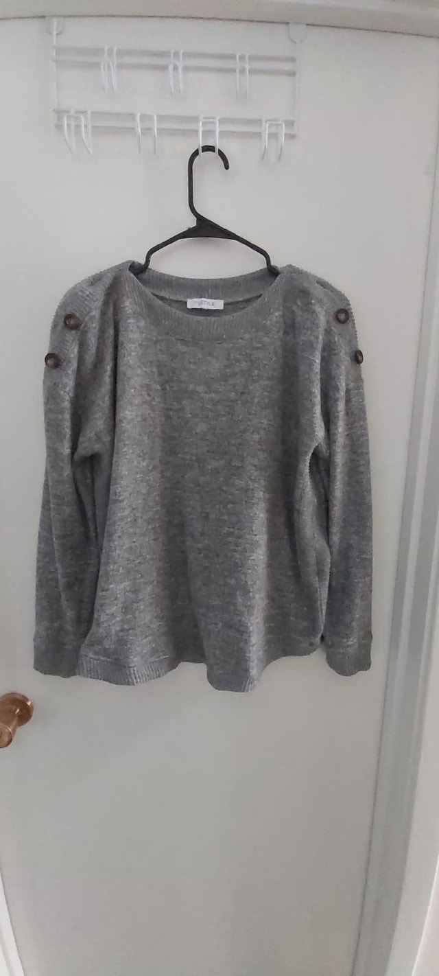 Womens Tops Size Medium - photo 2