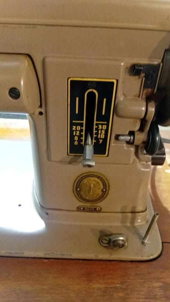 Antique Singer 301A Sewing Machine with Table - photo 5