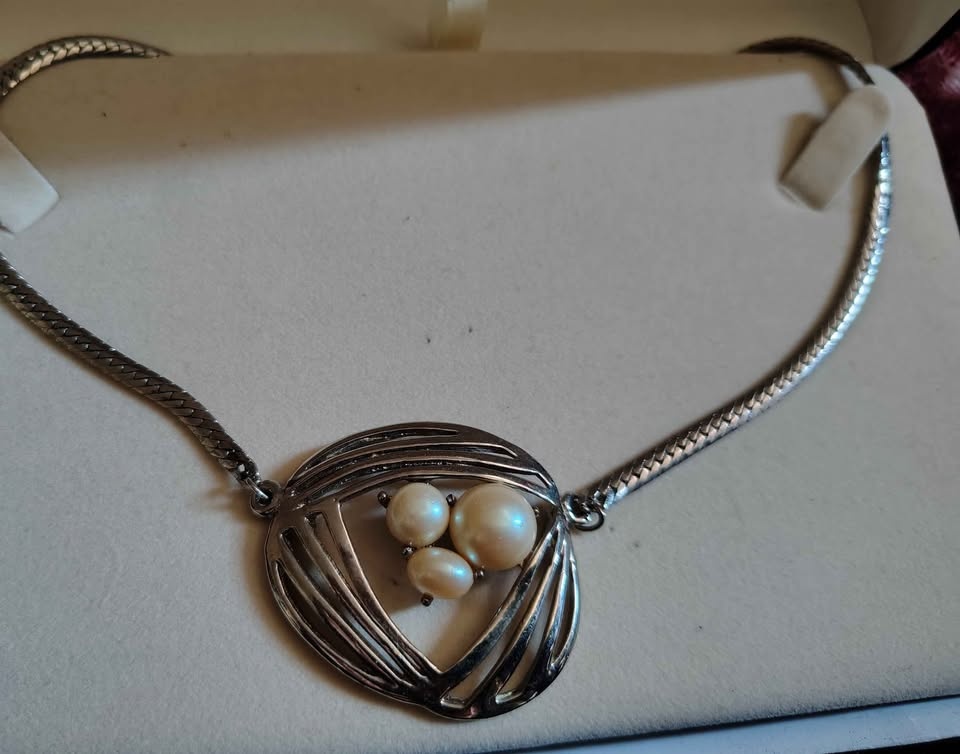 Vintage 80s Silver Tone Snake Chain Choker with 3 Pearls - photo 2