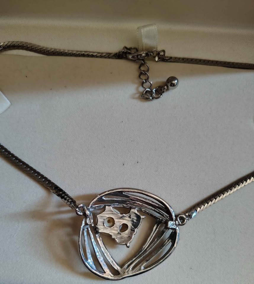 Vintage 80s Silver Tone Snake Chain Choker with 3 Pearls - photo 3
