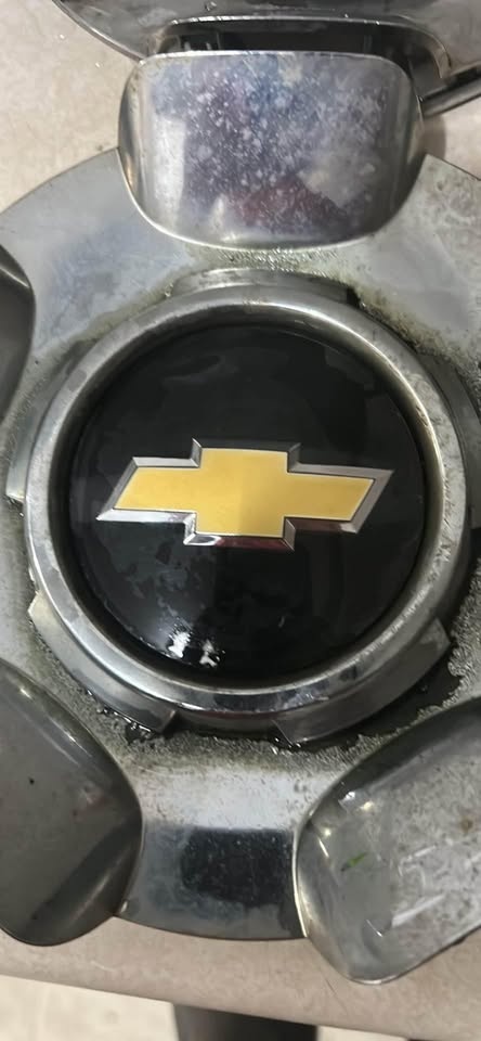 Wheel Caps for 09 Silverado - photo 2