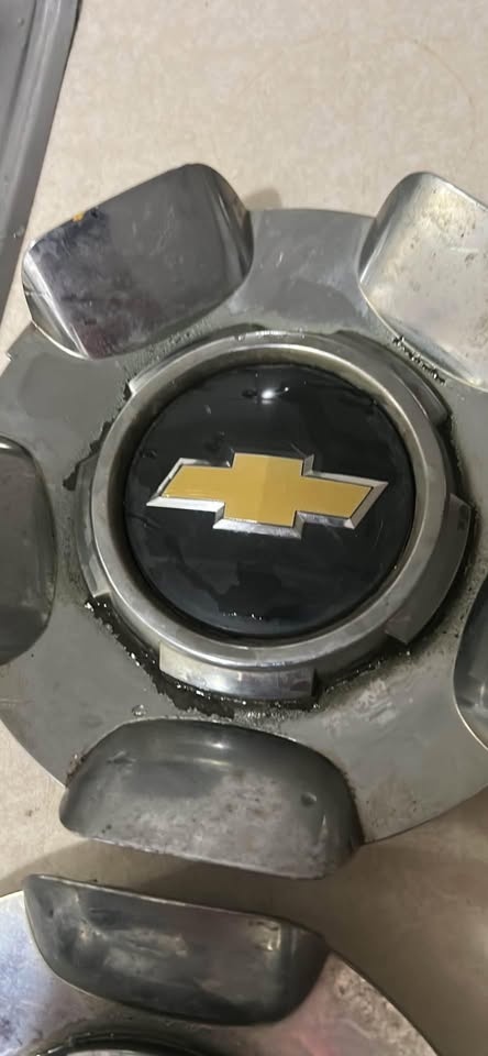 Wheel Caps for 09 Silverado - photo 3