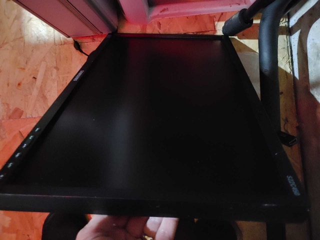 Samsung Monitor 22" with Mount and Stand