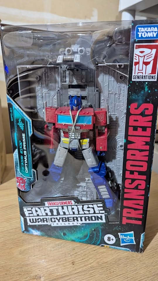 Transformers Earthrise Optimus Prime Action Figure [NEW AND UNOP