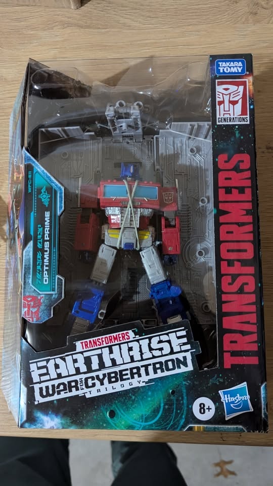 Transformers Earthrise Optimus Prime Action Figure [NEW AND UNOP - photo 4