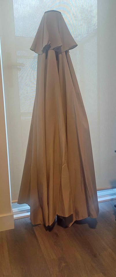 HOMETRENDS 9 ft Round Market Umbrella New