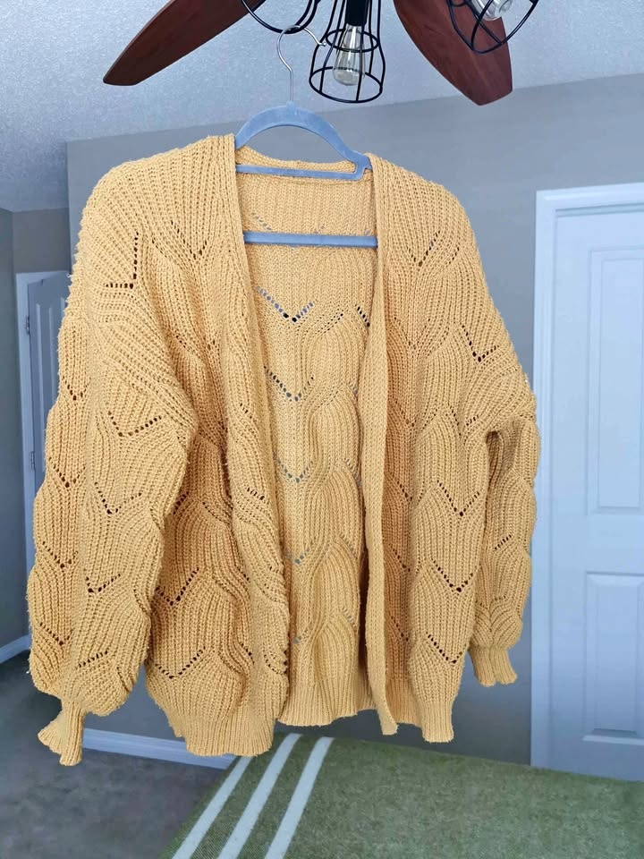 Women’s Loose Knit Cardigan Size M - photo 2