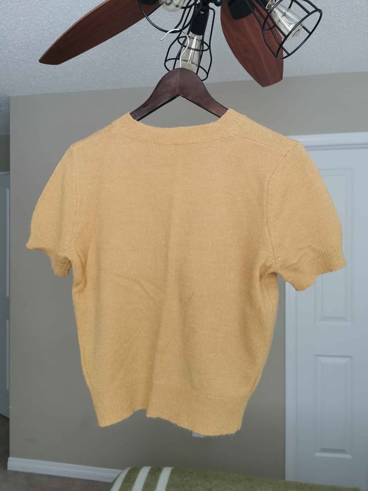 Women’s Solid Color Knit Top Size M - photo 3