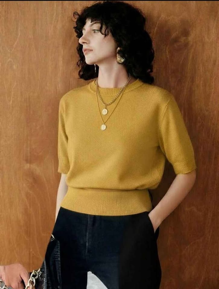 Women’s Solid Color Knit Top Size M