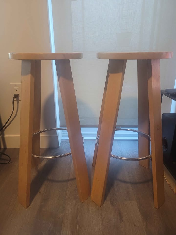 Wooden Bar Stools - photo 2