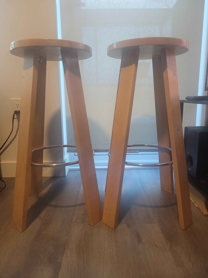 Wooden Bar Stools - photo 3