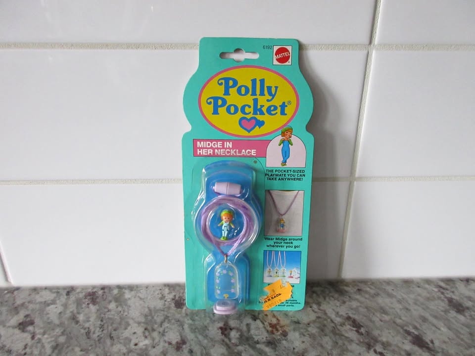New Polly Pocket "Midge in her necklace" (1990s)