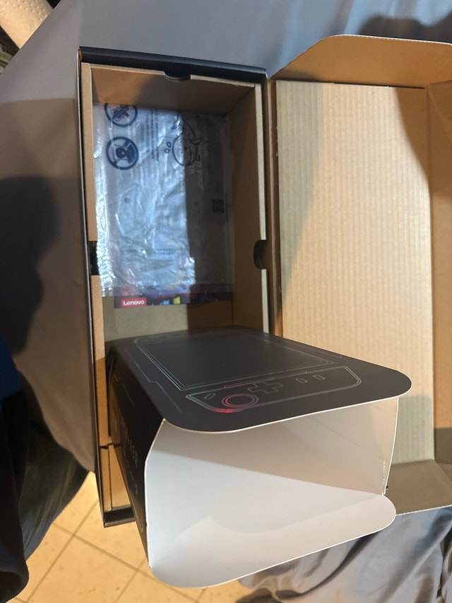 Lenovo Legion Go (Z1 Extreme) - Like New - photo 3