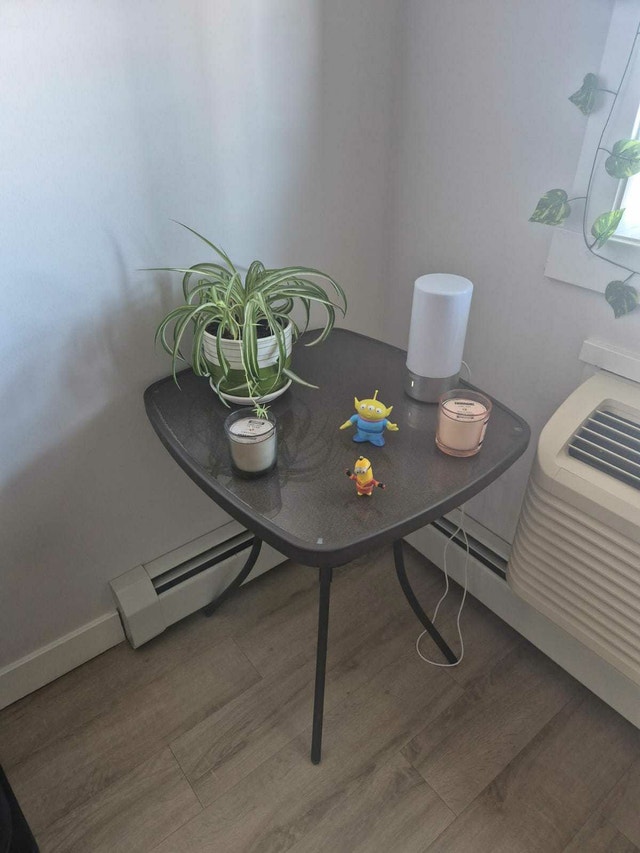 Dark glass top side table - photo 2