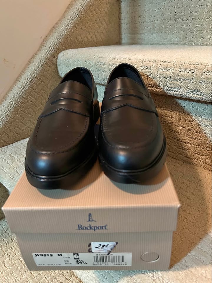 Women’s Rockport shoes Size 6M