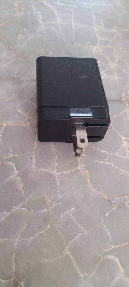 Dual wall plug USB adapter - photo 2