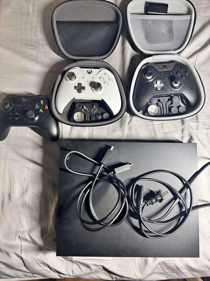 XBOX One X Bundle