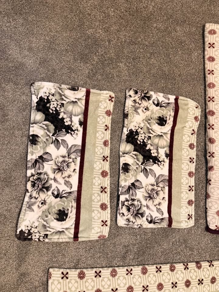 Queen Size Bed Sheet Set – 4 Pieces – Excellent Condition - photo 2