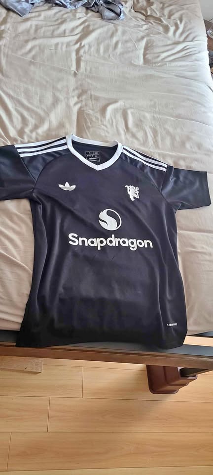 Mens Manchester United Goalkeeper jersey in black