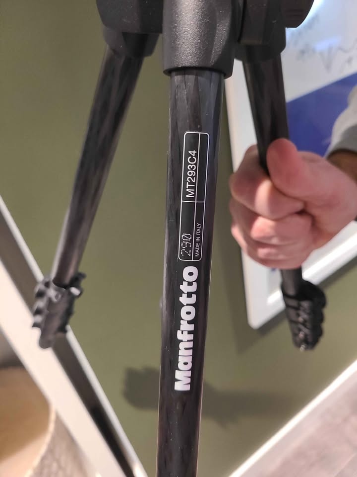Manfrotto Tripod - photo 2