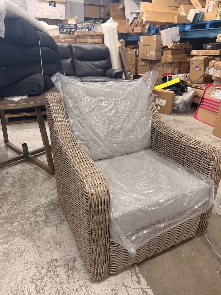 4 piece patio set. Beige/black wicker with metal coffee table - photo 5