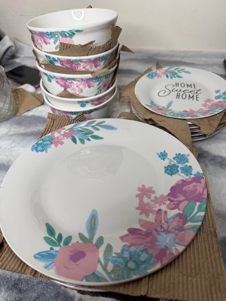 Dish Set $35 New - photo 2