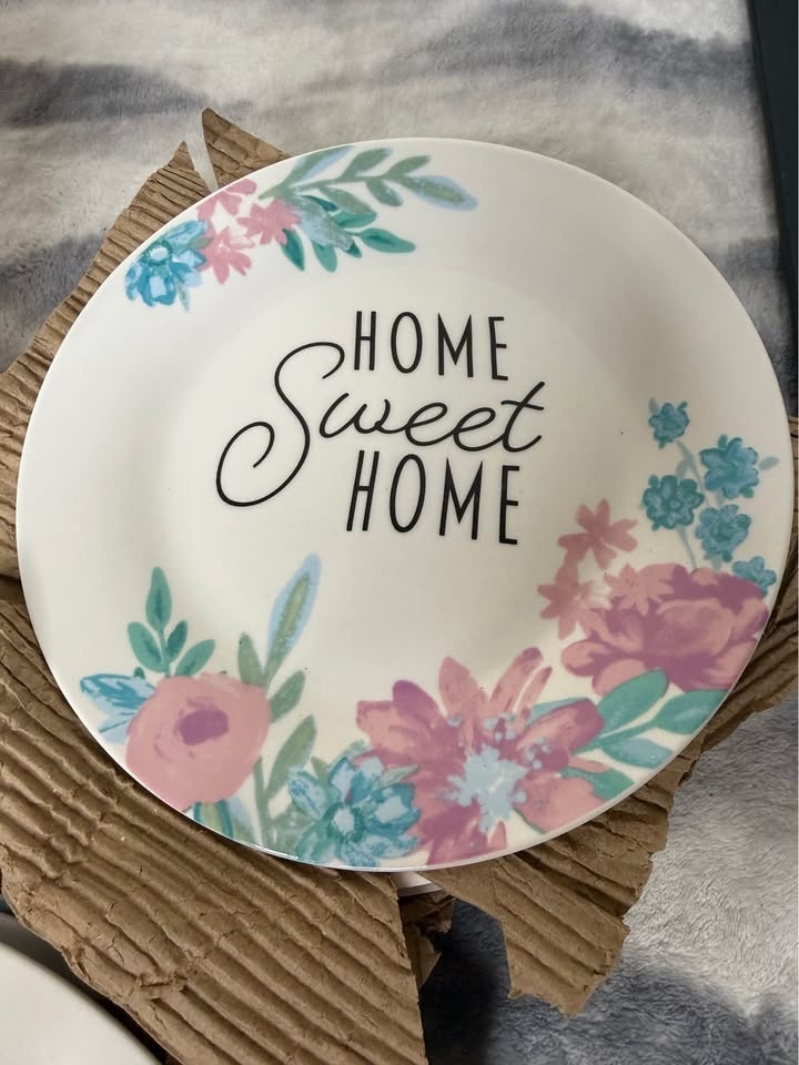 Dish Set $35 New - photo 3