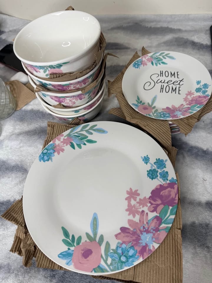 Dish Set $35 New - photo 5
