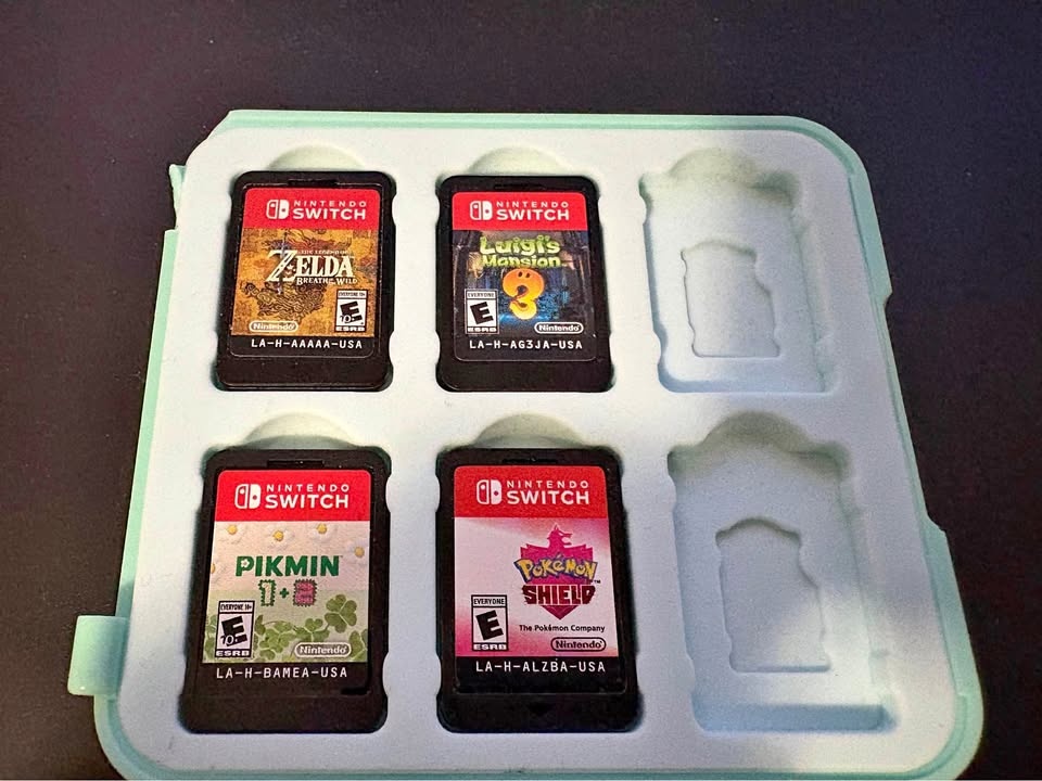 Nintendo Switch Games Bundle - Zelda BOTW, Luigi's Mansion 3, Pi