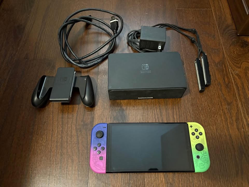 Used like new Nintendo Switch Console Bundle - photo 2