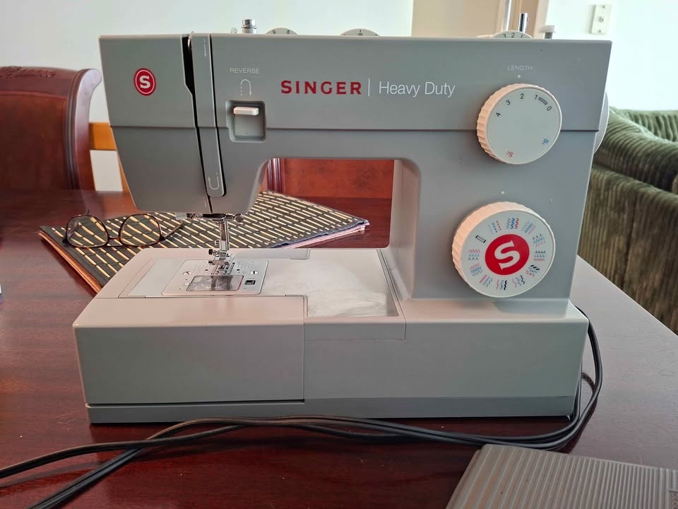 Singer Heavy Duty 4432 Sewing Machine - photo 2