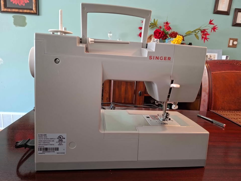 Singer Heavy Duty 4432 Sewing Machine - photo 4