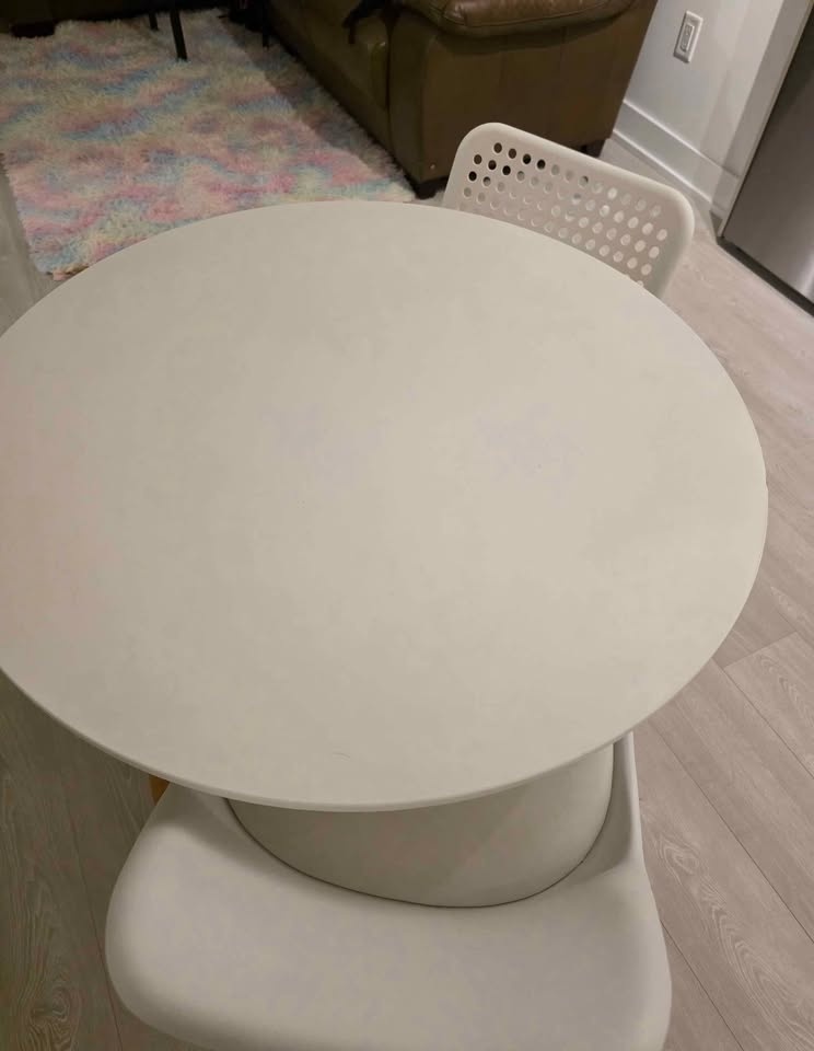 White Round Dining Table w/ 2 Chairs - photo 2