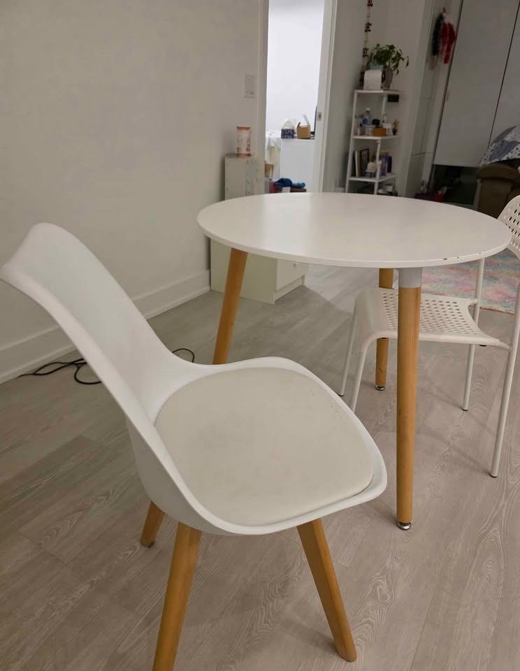 White Round Dining Table w/ 2 Chairs - photo 3
