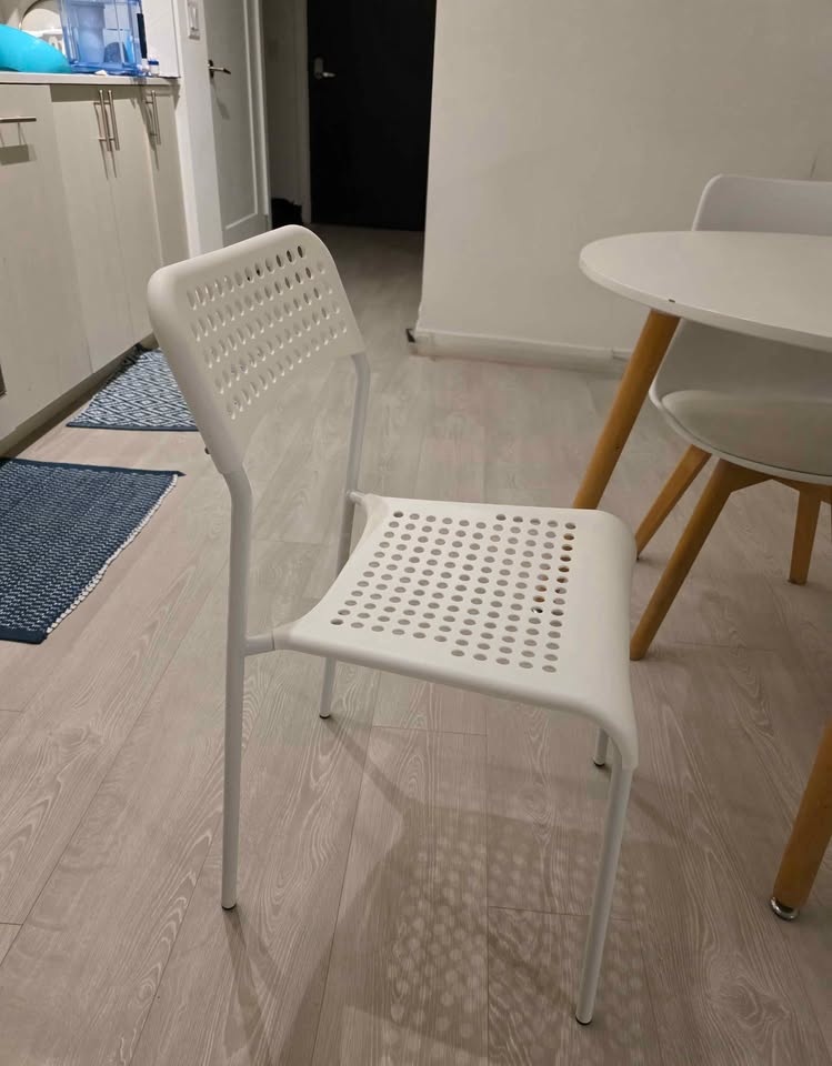 White Round Dining Table w/ 2 Chairs - photo 4