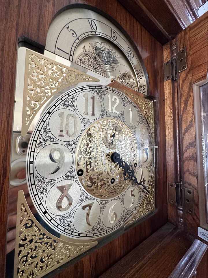 Howard Miller Grandfather Clock - photo 2
