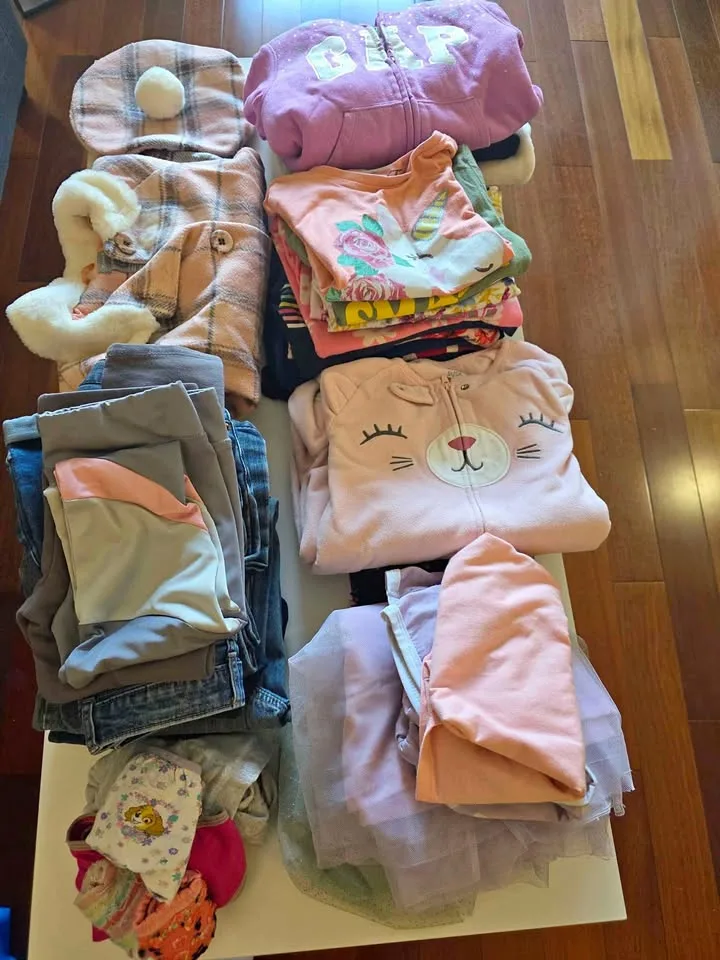 Huge winter and summer lot size 5 girls thumbnail