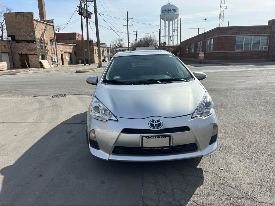2012 Toyota Prius c - photo 2