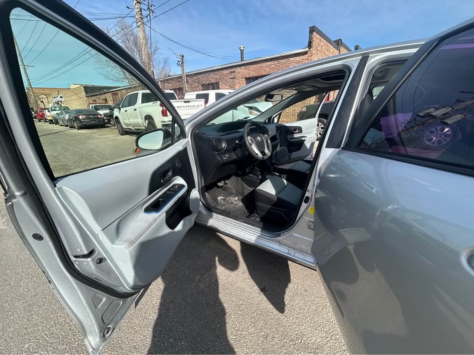 2012 Toyota Prius c - photo 3
