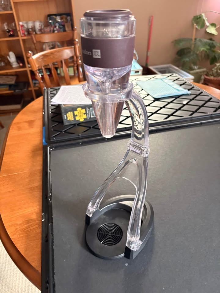 Kuraidori Foldable Wine Aerator Stand - photo 3