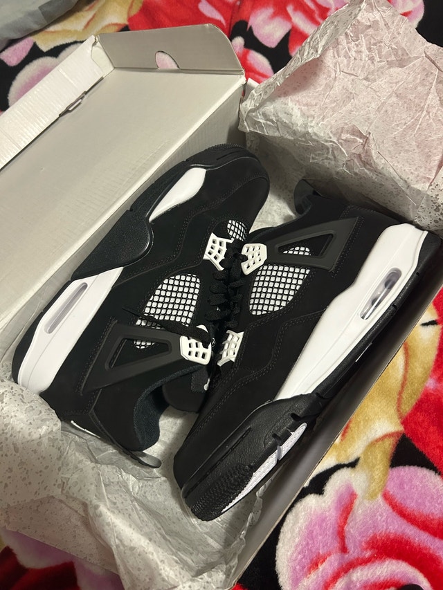 Jordan 4 White Thunders - All sizes