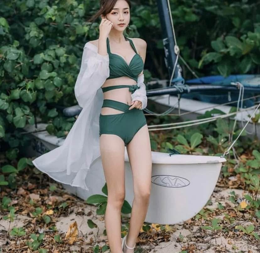 Green Bikini - photo 2