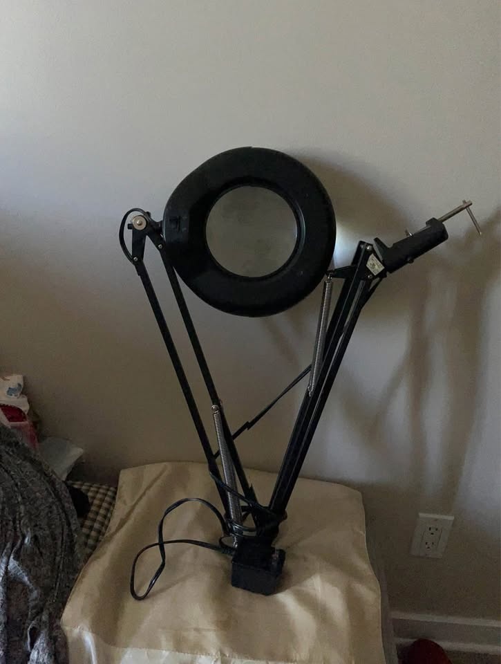 Strong Magnifying Glass with Light and Mount - photo 2