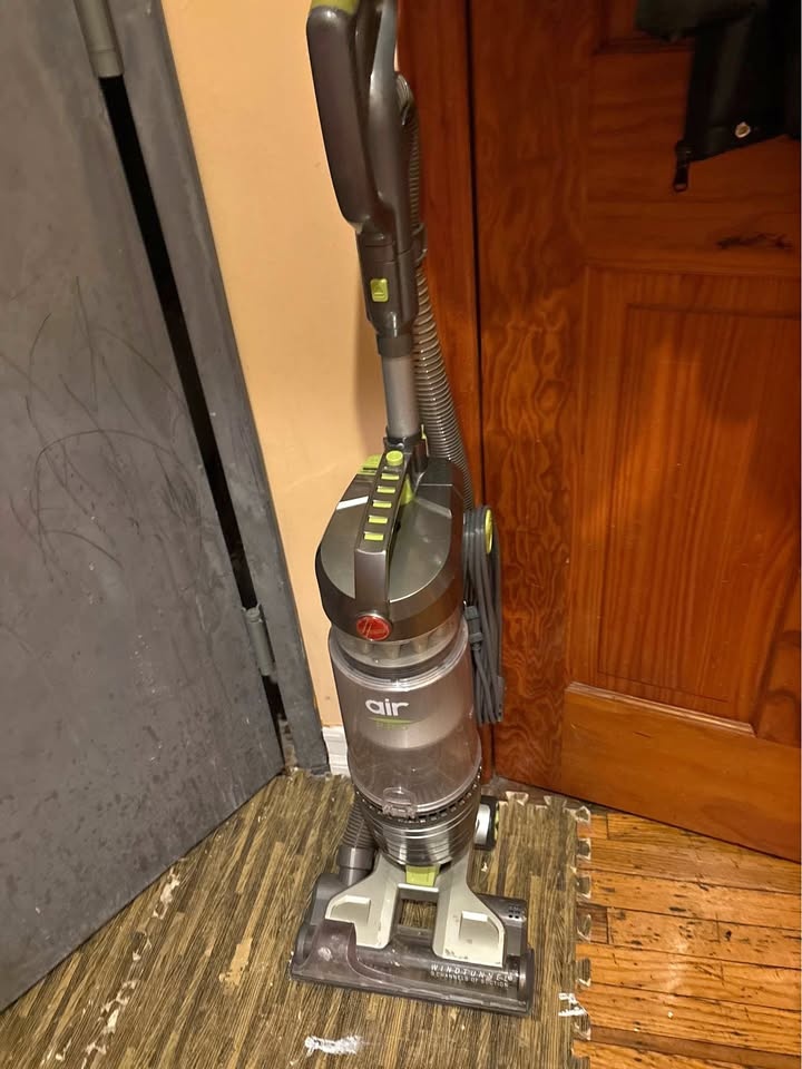 Hoover Air Upright Vacuum – Powerful Suction – Works Great