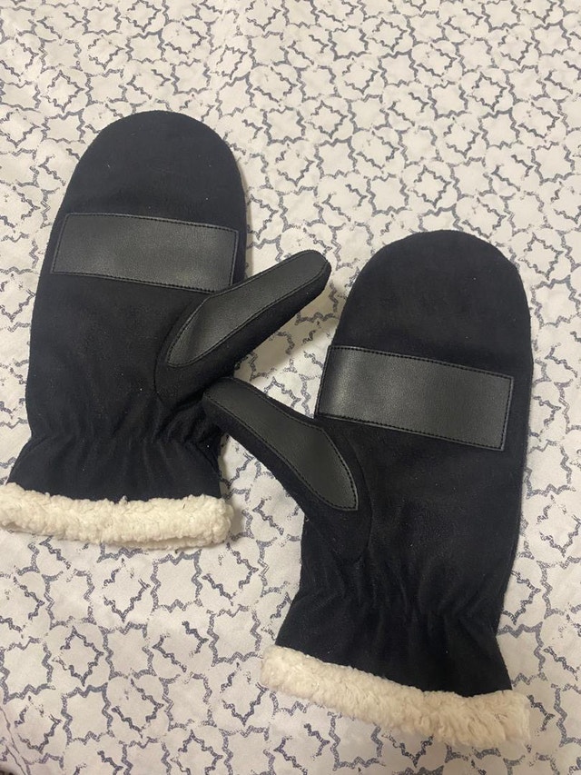 Stylist black Mittens